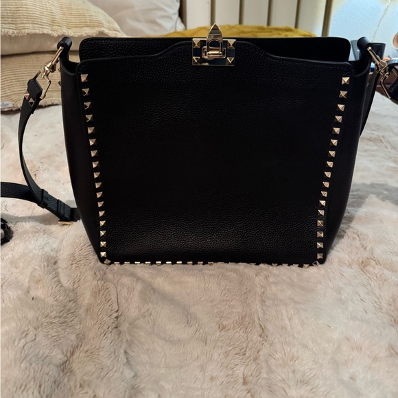 Valentino black leather shoulder bag with rock studs and adjustable strap - Picture 3 of 8